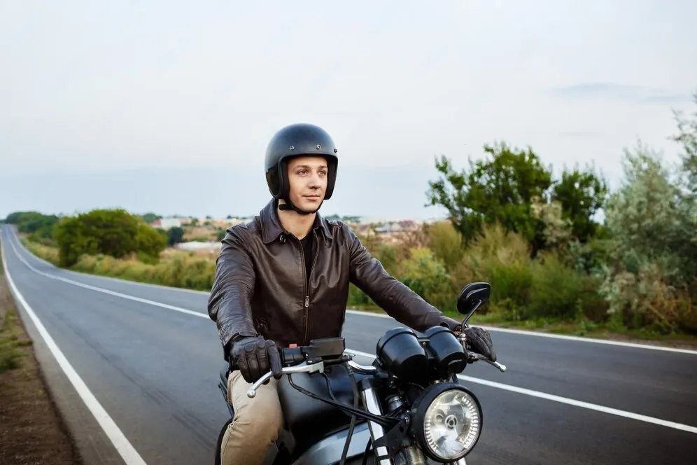 Motorbikes are the ideal choice for "travelers" who like to conquer the roads